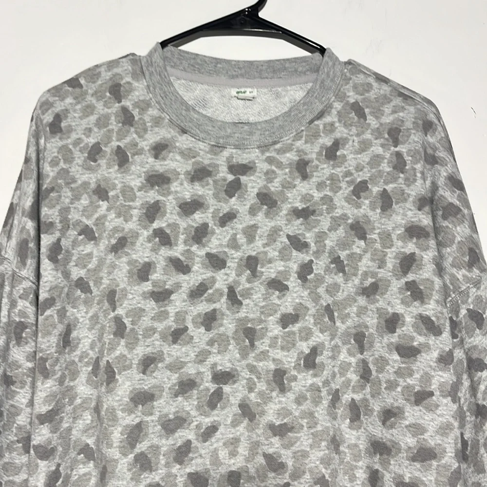 Aerie Grey Leopard Print Raw Hem Oversized Pullover Sweater Size S